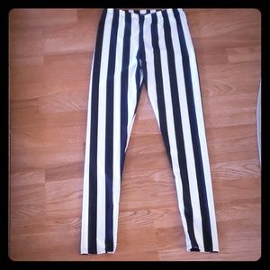 Black and White Vertical Striped Leggings